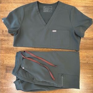 Figs High-Waisted Set
Bonsai
Top size M
Bottom size M